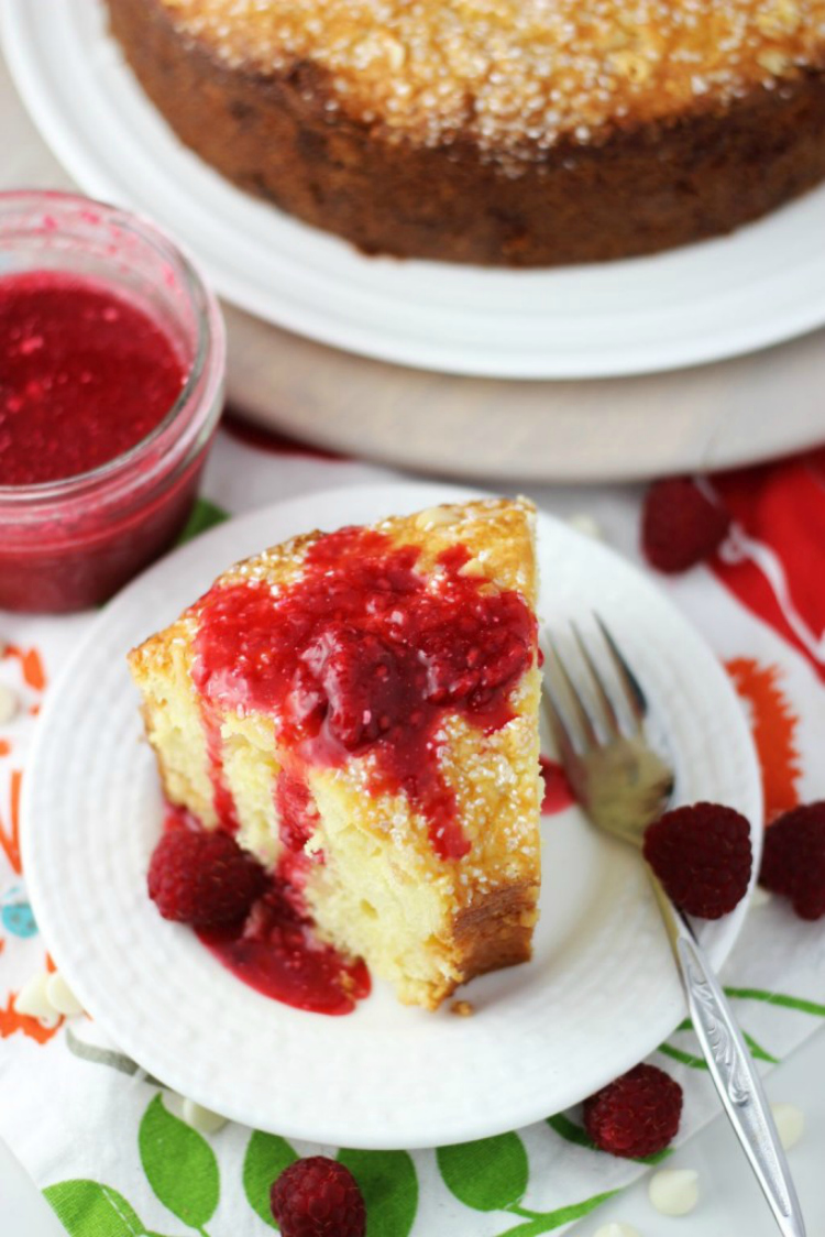 white-chocolate-macadamia-coconut-bread-with-raspberry-syrup